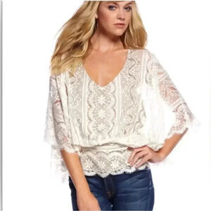 Beyond Vintage  Women's ivory  Lace V-Neck, dolman Sleeve Top